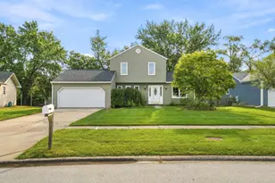 3S171 Lakeview Ct, Warrenville, IL 60555 - Photo 1