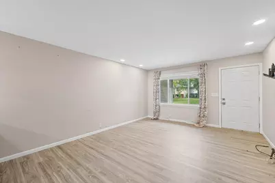 2105 Blackthorn Drive, Champaign, IL 61821 - Photo 9