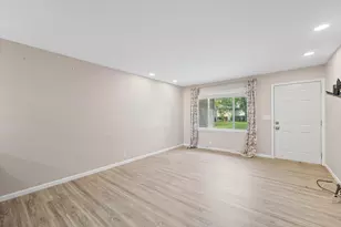 2105 Blackthorn Dr, Champaign, IL 61821 - Photo 9