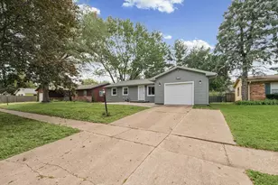 2105 Blackthorn Dr, Champaign, IL 61821 - Photo 3