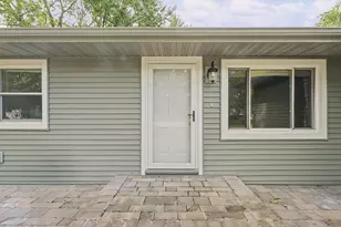 2105 Blackthorn Dr, Champaign, IL 61821 - Photo 5