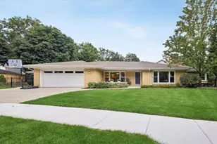 677 Wingate Rd, Glen Ellyn, IL 60137 - Photo 1