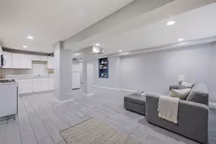 3823 W Lexington St, Chicago, IL 60624 - Photo 17