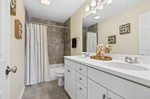 1979 Newberry Ln, Hoffman Estates, IL 60192 - Photo 19