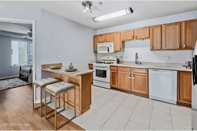 8000 Kilpatrick Avenue #2F, Skokie, IL 60076 - Photo 11