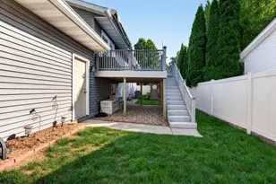 2024 Woodhavens Dr, Bloomington, IL 61701 - Photo 25