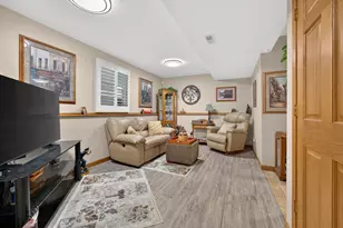 2024 Woodhavens Dr, Bloomington, IL 61701 - Photo 15