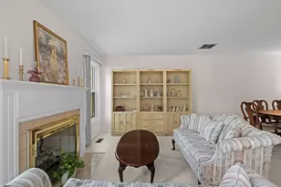 2017 N Charter Point Dr, Arlington Heights, IL 60004 - Photo 3