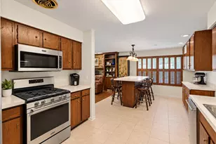 317 Beech Ct, Naperville, IL 60540 - Photo 3