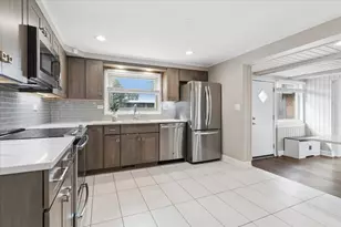 2392 Manor Ln, Park Ridge, IL 60068 - Photo 3