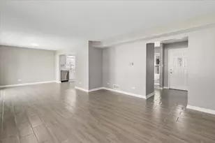 322 Maple Ln, Round Lake, IL 60073 - Photo 5