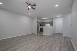 801 N McLean Blvd, Elgin, IL 60123 - Photo 9
