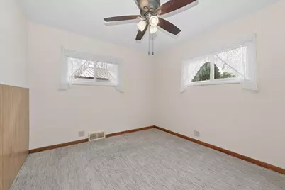 937 Townsend Street, Sycamore, IL 60178 - Photo 11