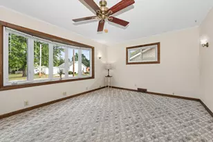 937 Townsend St, Sycamore, IL 60178 - Photo 3