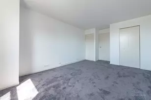 525 W Hawthorne Pl, Chicago, IL 60657 - Photo 13
