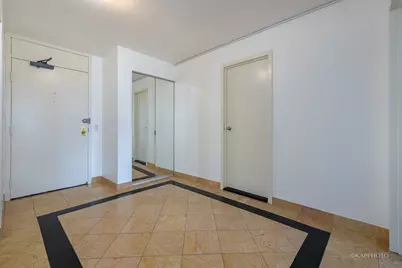 525 W Hawthorne Place #1601, Chicago, IL 60657 - Photo 3