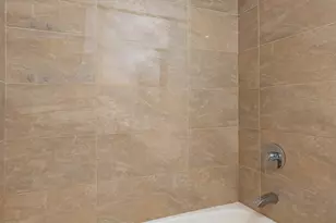 525 W Hawthorne Pl, Chicago, IL 60657 - Photo 17