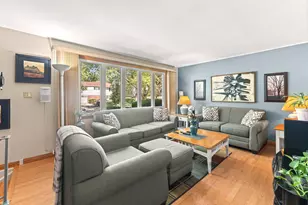 9137 W 91st Pl, Hickory Hills, IL 60457 - Photo 5