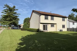 122 N Creekside Trail, McHenry, IL 60050 - Photo 3