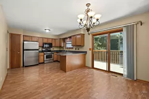 558 Barbary Ln, Woodstock, IL 60098 - Photo 7