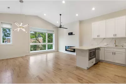 4607 S Saint Lawrence Avenue #301, Chicago, IL 60653 - Photo 7