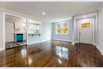 11104 S Avenue O Avenue, Chicago, IL 60617 - Photo 5