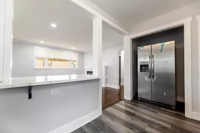 11104 S Avenue O Avenue, Chicago, IL 60617 - Photo 9