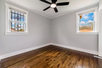 11104 S Avenue O Avenue, Chicago, IL 60617 - Photo 13