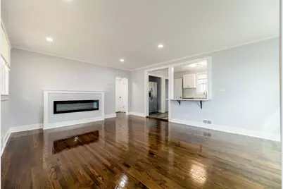 11104 S Avenue O Avenue, Chicago, IL 60617 - Photo 3