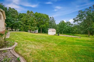 8 Hawthorne Dr, Oswego, IL 60543 - Photo 35