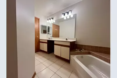 3255 N Daniels Court, Arlington Heights, IL 60004 - Photo 17
