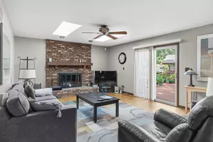 1902 Gigi Ln, Darien, IL 60561 - Photo 15