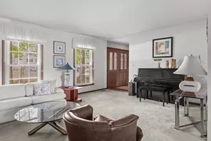 1902 Gigi Ln, Darien, IL 60561 - Photo 5