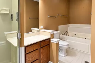 199 Old Oak Ct W, Buffalo Grove, IL 60089 - Photo 11