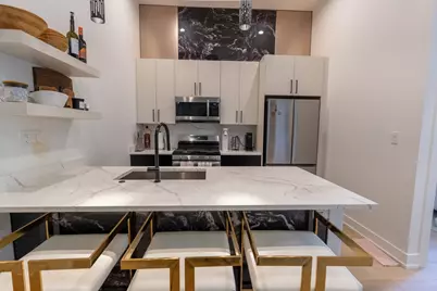 77 W Chestnut Street #3B, Chicago, IL 60610 - Photo 3