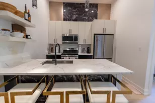 77 W Chestnut St, Chicago, IL 60610 - Photo 3