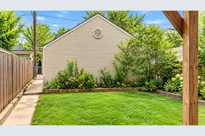 3636 N Hermitage Avenue #2, Chicago, IL 60613 - Photo 11