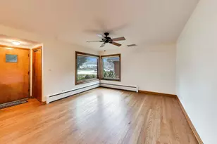 108 S Mt Prospect Rd, Mount Prospect, IL 60056 - Photo 5