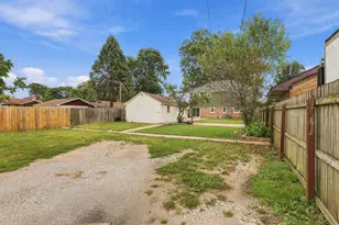 9808 S Maplewood Ave, Evergreen Park, IL 60805 - Photo 25