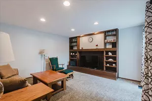 20 Independence Square, Bloomington, IL 61704 - Photo 5