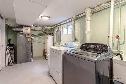 9105 Hollyberry Avenue, Des Plaines, IL 60016 - Photo 15