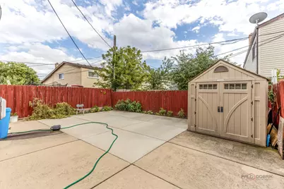 9105 Hollyberry Avenue, Des Plaines, IL 60016 - Photo 19