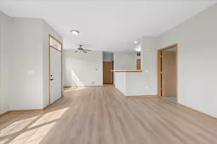 21526 Wolf Lake Way, Crest Hill, IL 60403 - Photo 5