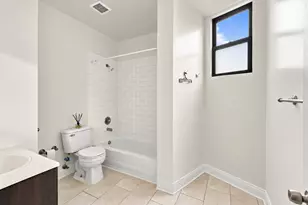 1480 W Erie St, Chicago, IL 60642 - Photo 11