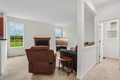 586 Wexford Drive, Elgin, IL 60124 - Photo 9