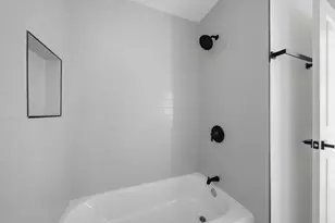 7914 S Essex Ave, Chicago, IL 60617 - Photo 15