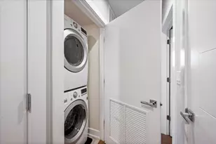 2707 W Belmont Ave, Chicago, IL 60618 - Photo 25