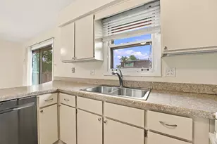 714 E 194th St, Glenwood, IL 60425 - Photo 9