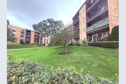 502 W Huntington Commons Road #438, Mount Prospect, IL 60056 - Photo 1