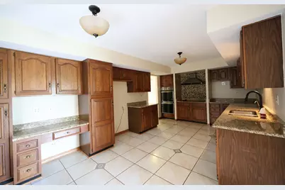 8315 Helen Court, Downers Grove, IL 60516 - Photo 15